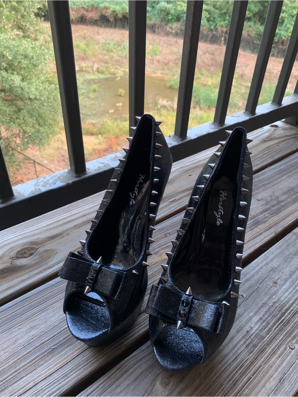 HerStyle Awwsome Black Spiked Bow Peep-Toe Pumps Size 9